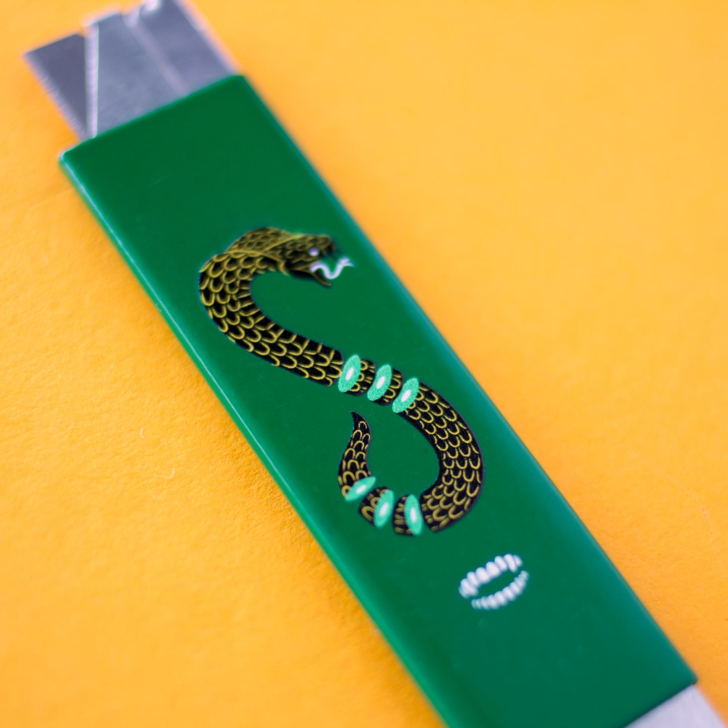 Kiwi Cobra Box Cutter